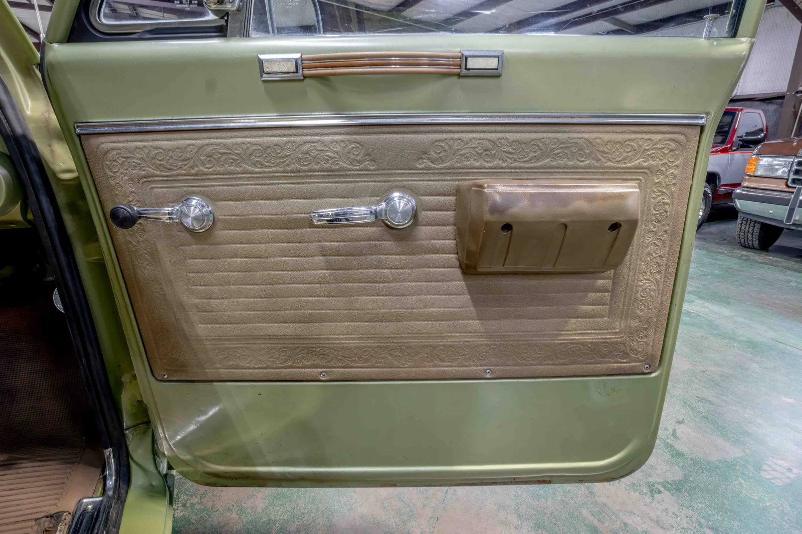 1969-GMC-C10-Green-A19436-49.jpg